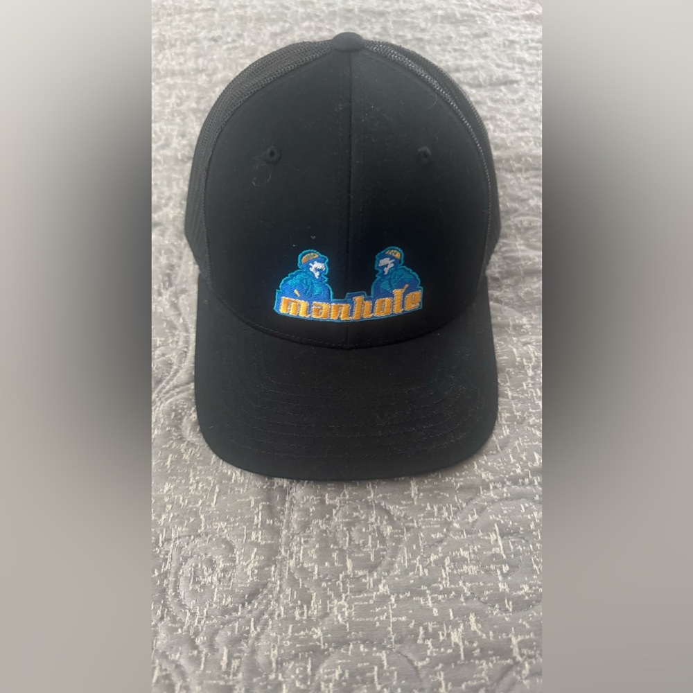 Cap 🧢 with Manhole construction workers emblem - like new